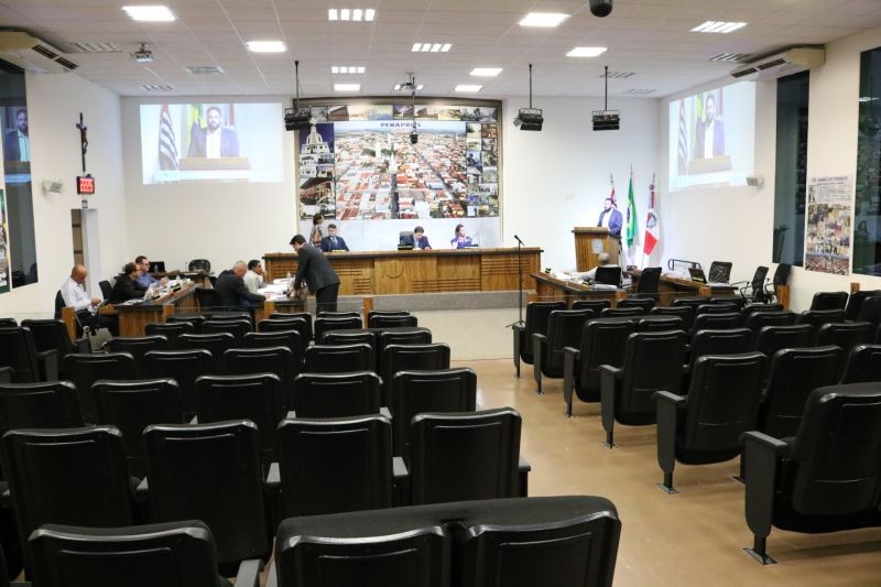 Câmara volta a discutir gastos com servidores aposentad