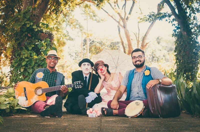 Grupo Pé de Ciranda é atração hoje no comércio