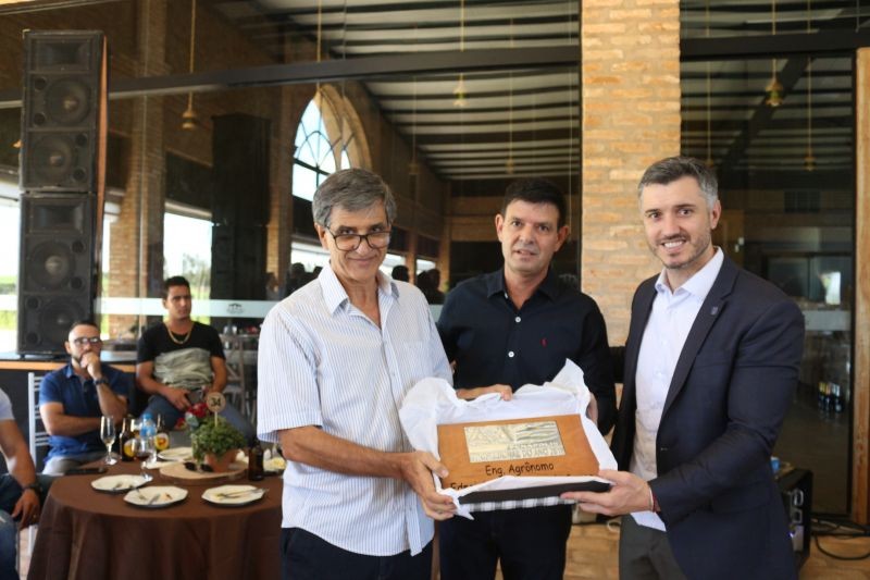 Associação dos Engenheiros e Arquitetos homenageia Profissional do Ano