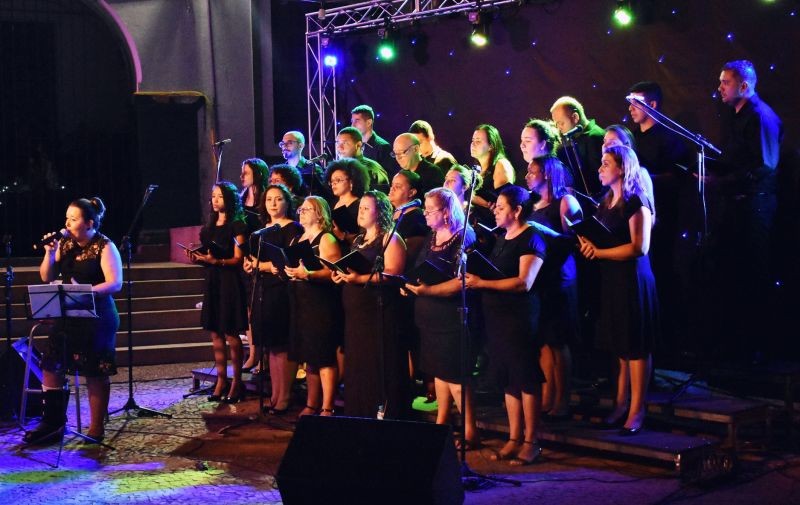Coral apresenta Cantata de Natal na Praça Carlos Sampaio quinta-feira