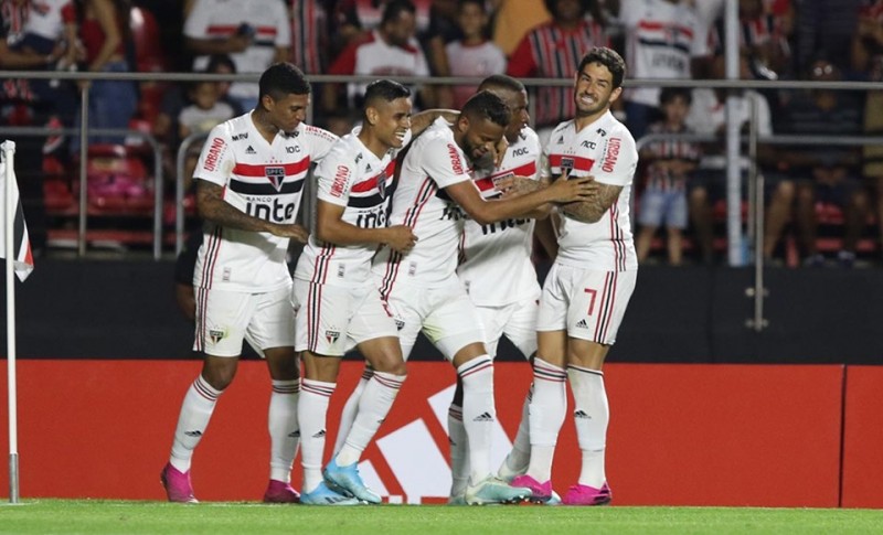 Em clássico no Morumbi, São Paulo vence o Santos de virada