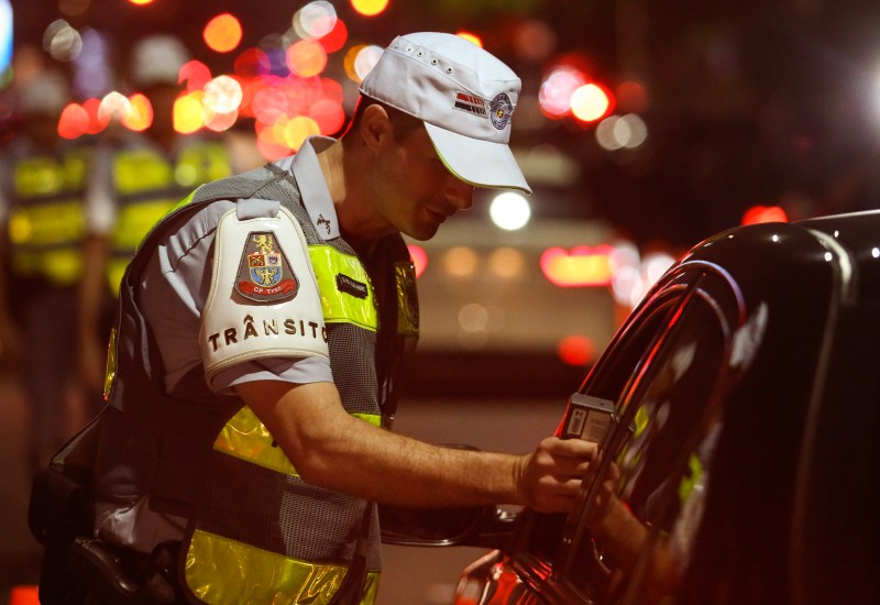 Programa Direção Segura autua 15 motoristas em Araçatuba