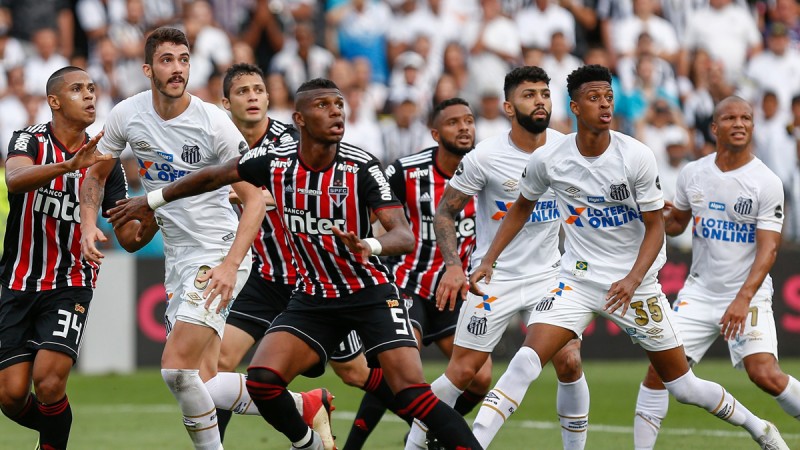 Mesmo com derrota, Santos permanece na liderança do Brasileirão