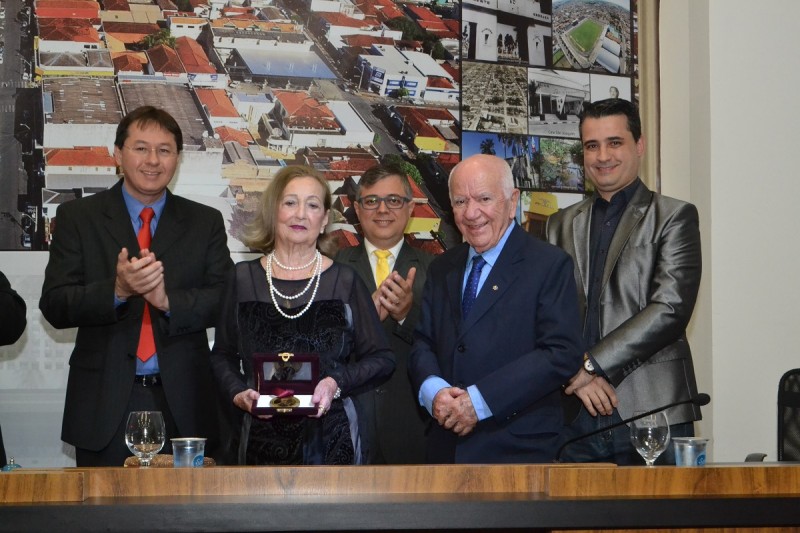 Elza Facchini recebe Medalha Rui Barbosa em solenidade na Câmara