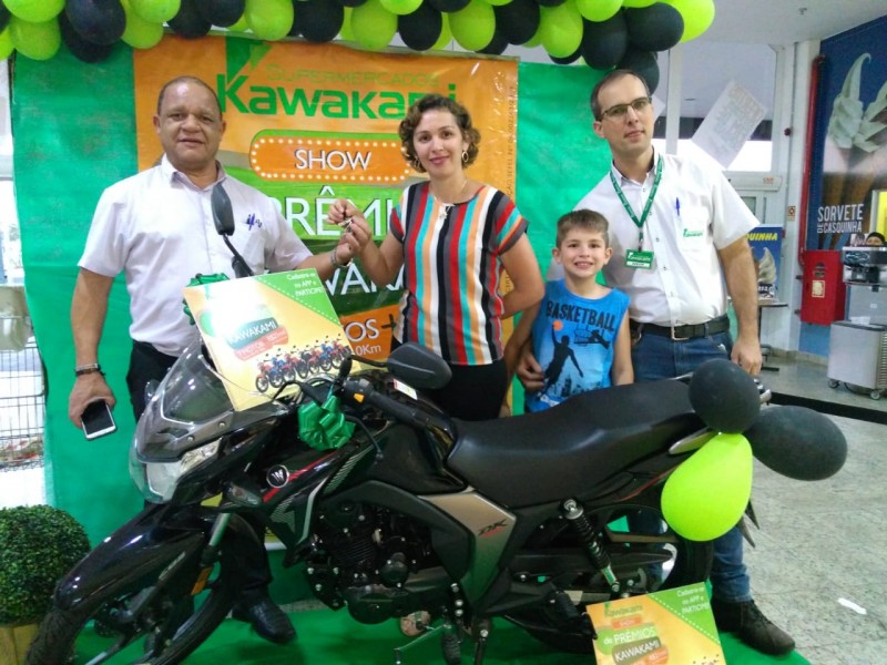 Contabilista ganha motocicleta sorteada em promoção do Kawakami