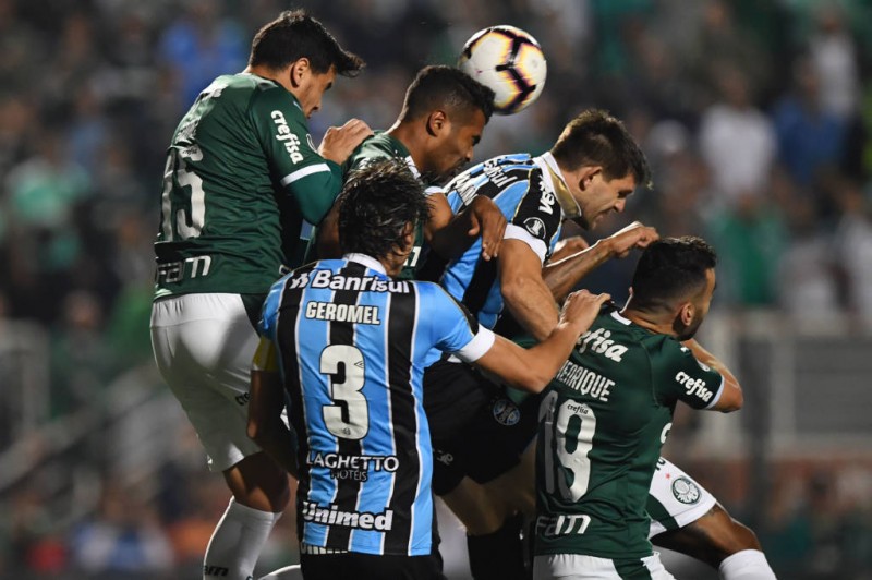 Palmeiras toma virada do Grêmio e cai nas quartas da Libertadores