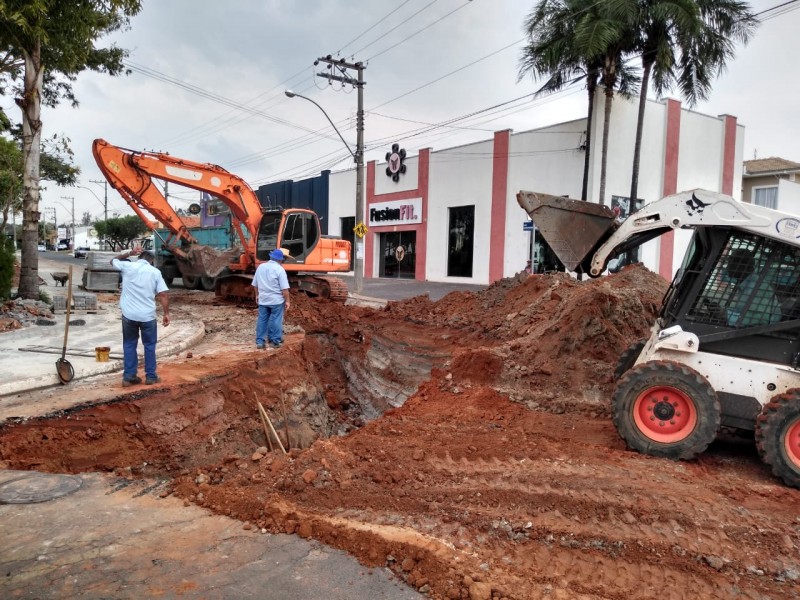 Daep faz obras de adequação em rede de água e esgoto no Santa Leonor