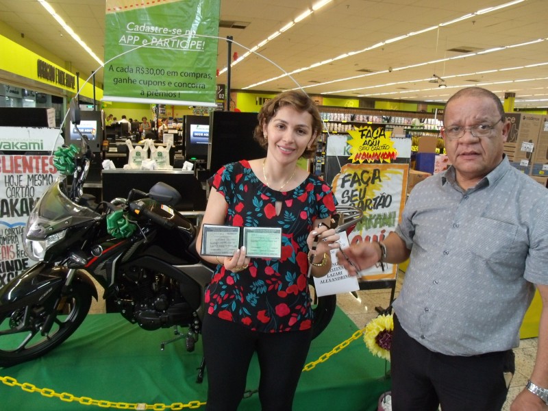 Kawakami entrega moto da promoção