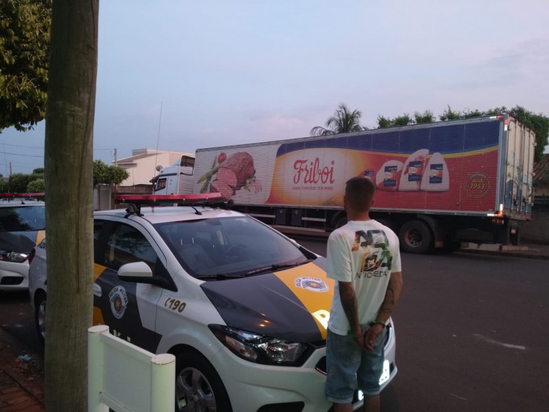 Homem é preso e Polícia Rodoviária recupera carne roubada em MG