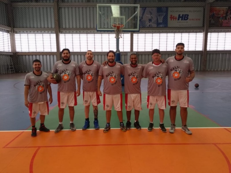 Basquete Masculino encerra  participação em campeonato