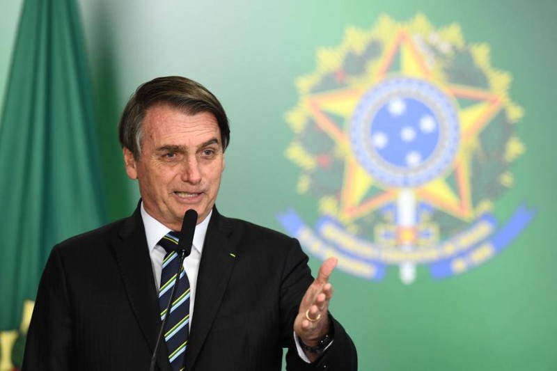 Bolsonaro assina MP que concede 13º pagamento do Bolsa Família