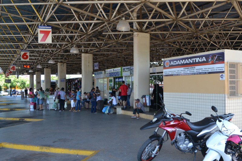 Linhas e horários de ônibus são reduzidos no Terminal