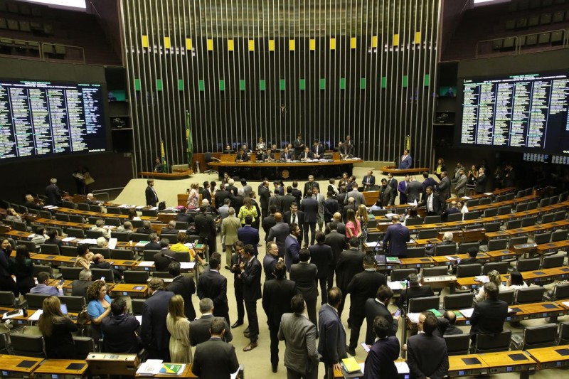 Câmara aprova PEC que cria carreira de polícias penais