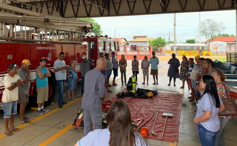 Pacientes do Caps visitam Corpo de Bombeiros