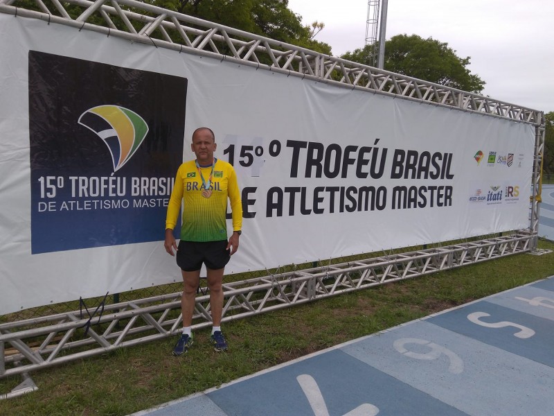 Artur Ribeiro traz 3 medalhas do Troféu Brasil de Atletismo