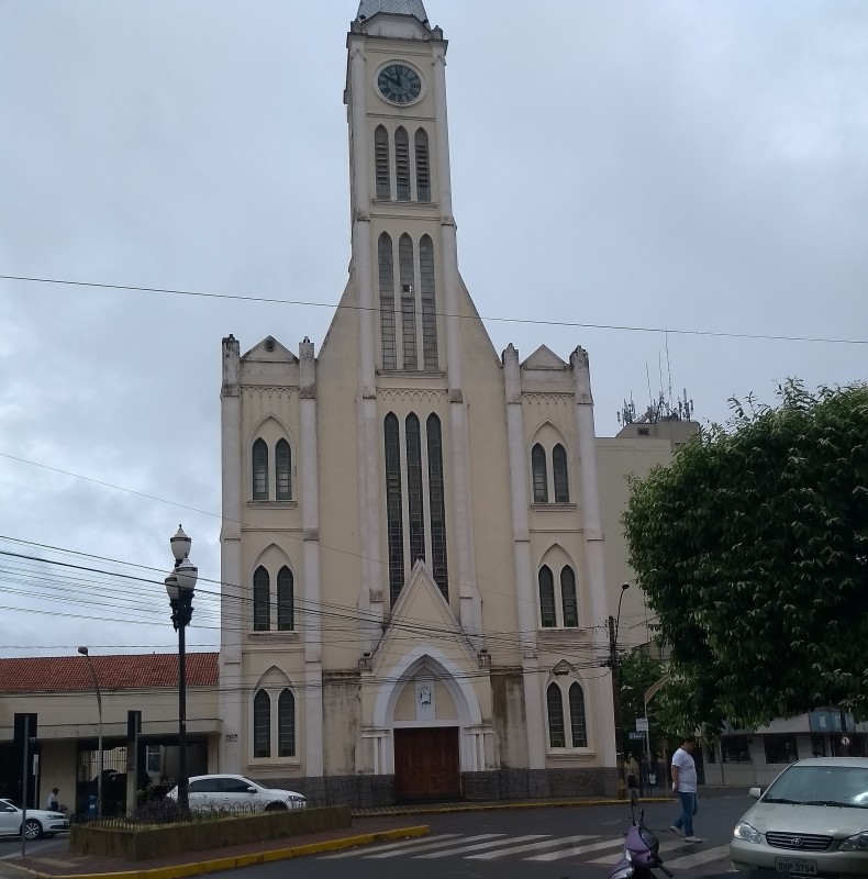 Bandidos rendem diácono e levam dinheiro de igreja em Birigui