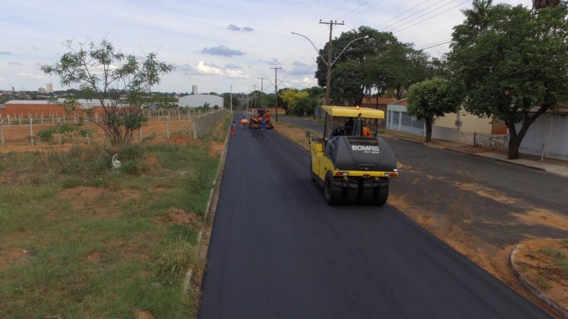 Prefeitura inicia pavimentação na rua Irmãos Torrezan