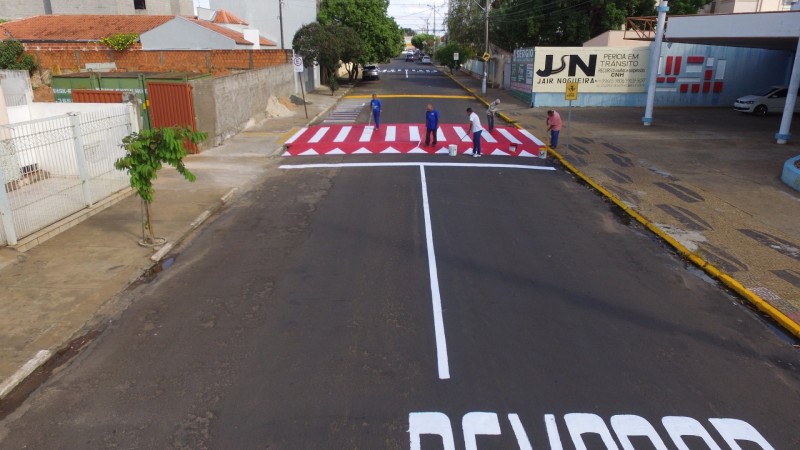 Faixas elevadas no trânsito recebem nova pintura