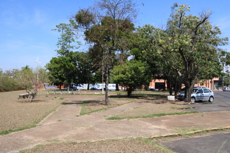 Câmara faz novo adiamento de projeto de parceria para praça