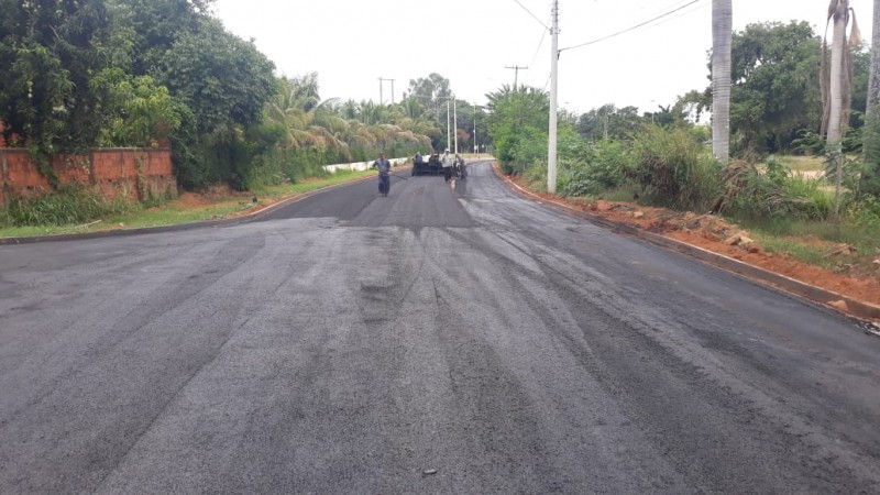 Prefeitura executa base na Guilherme Lang para receber asfalto