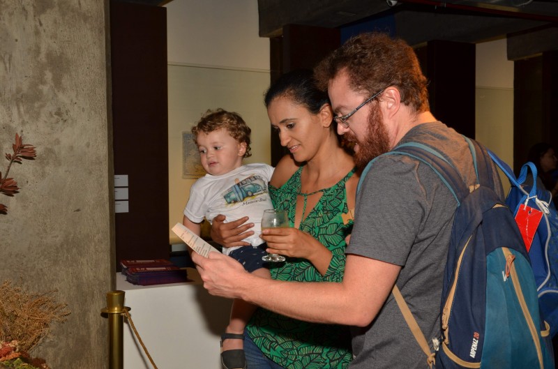 Exposição no Metrô Tiradentes conta com presépios do Museu do Folclore