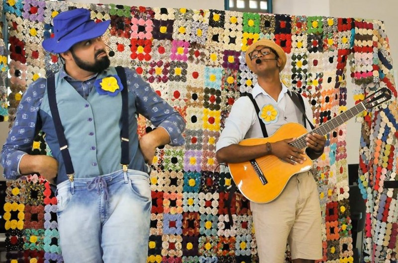 Biblioteca comemora fim de ano com contação de histórias e música