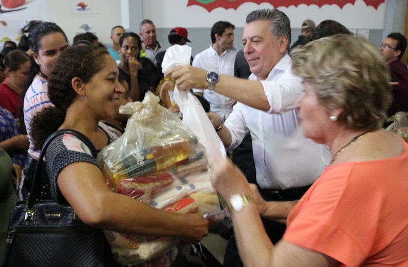 Fundo Social entrega cestas natalinas a 300 famílias na campanha ‘Natal Solidário’