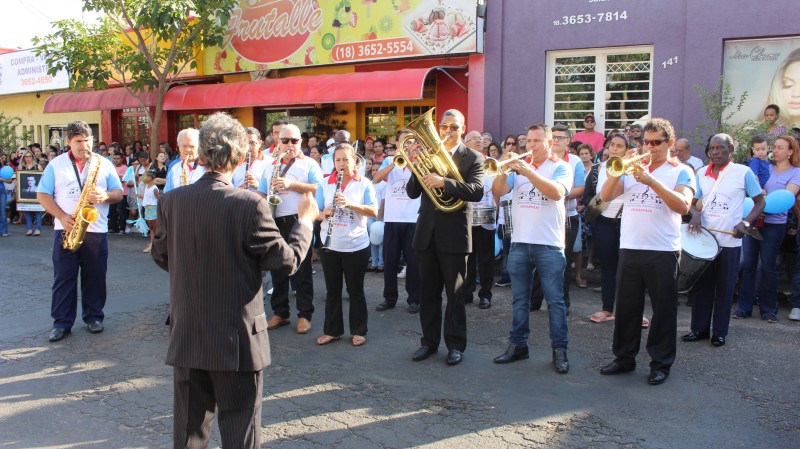 Último dia do “Natal na Praça” terá retreta e show sertanejo