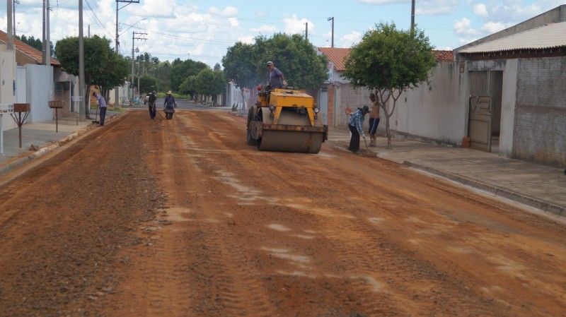 Rua Antônio Machi recebe recapeamento asfáltico