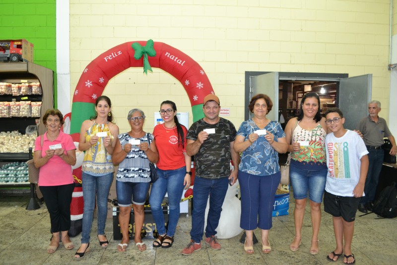 Supermercado Eldorado entrega prêmios aos ganhadores de promoção