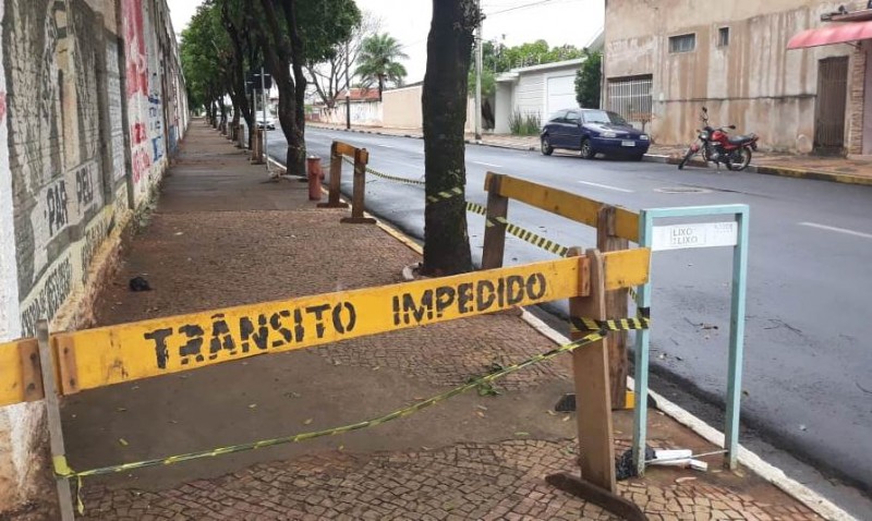 Interdição em calçada do "Tenentão" é para reformas programadas do muro