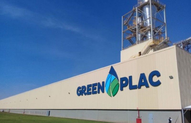 Greenplac inaugura fábrica de resina