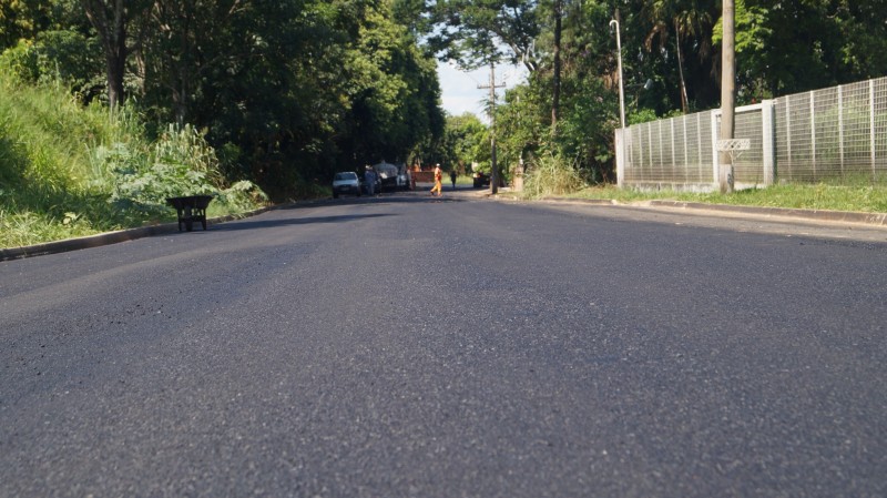 Avenida Guilherme Lang recebe pavimentação asfáltica