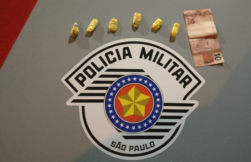 Trabalhador rural é preso com porções de maconha em praça