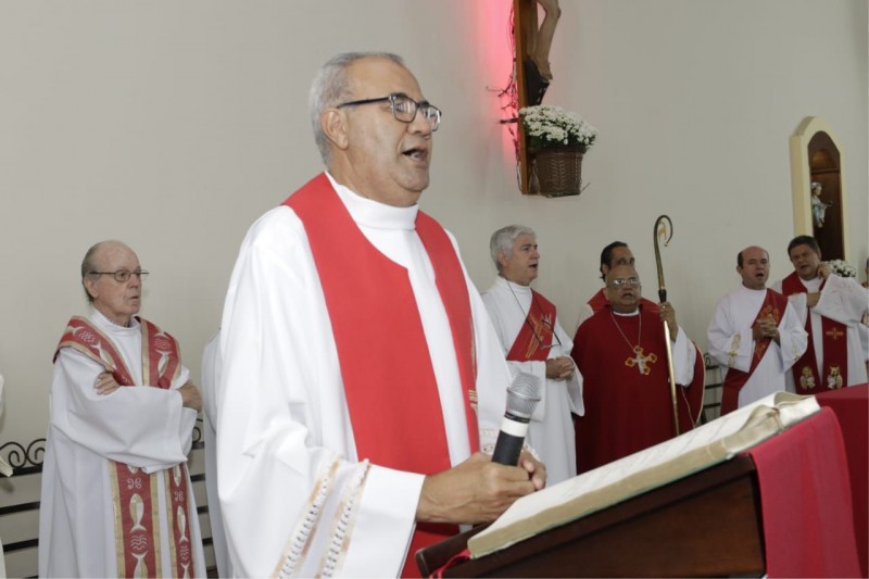 Padre Donizete toma posse de pároco da Paróquia Santa Teresinha