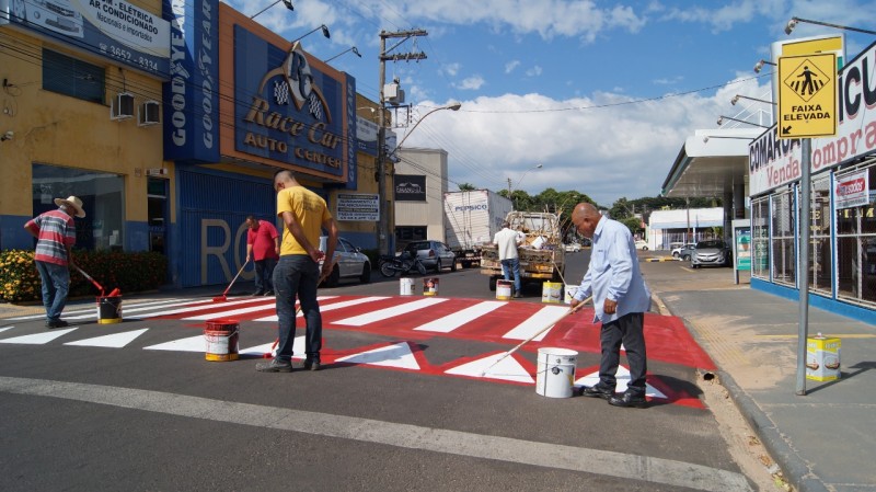 Secretaria de Trânsito conclui pintura indicativa de faixas elevadas