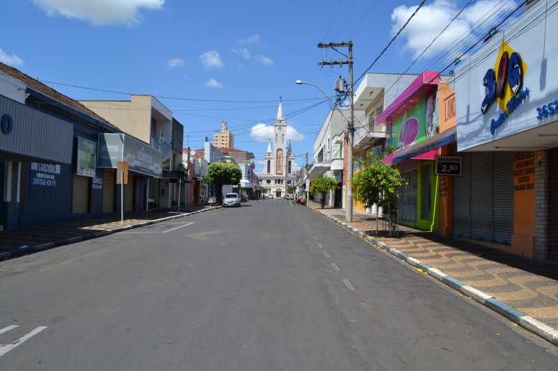 Grupo organiza carreata contra o fechamento do comércio em Penápolis