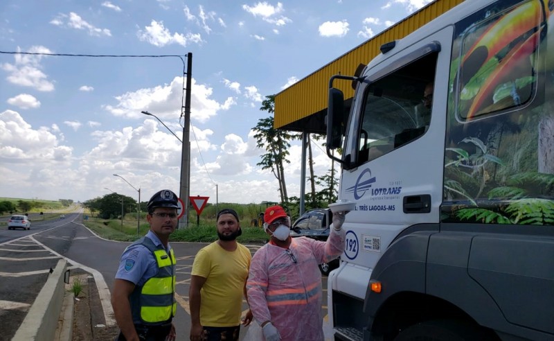 Parceria entrega marmitas a caminhoneiros na Marechal Rondon