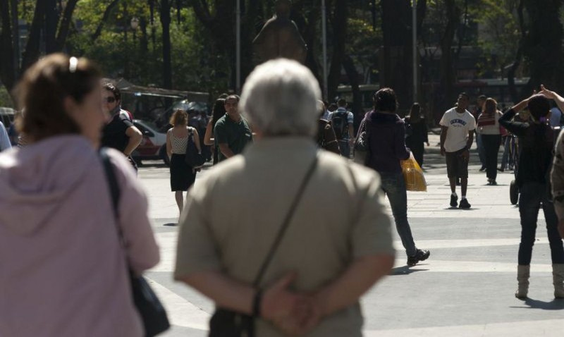 Cabreúva, em São Paulo, desiste de multar idosos fora de casa