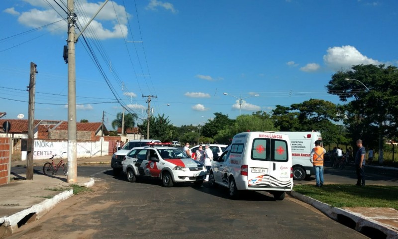 Jovem morre em colisão de bicicleta elétrica com ônibus