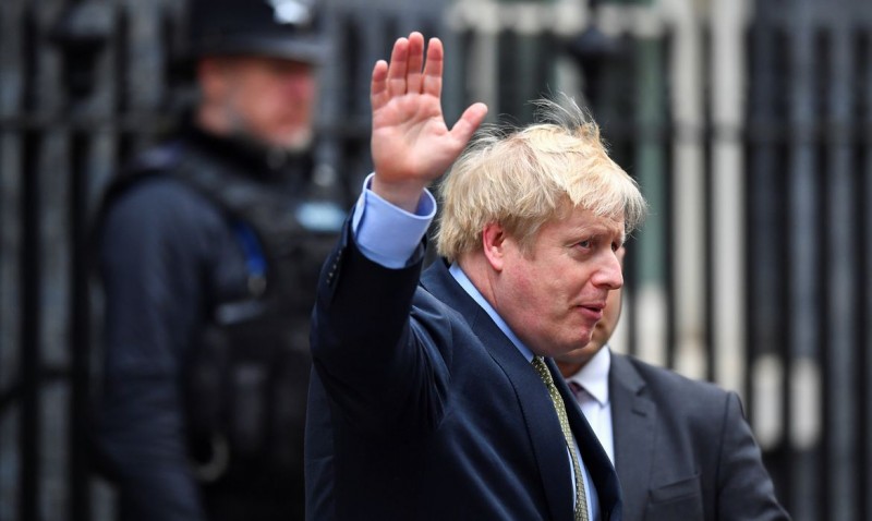 Premiê britânico Boris Johnson é internado em UTI devido à covid-19
