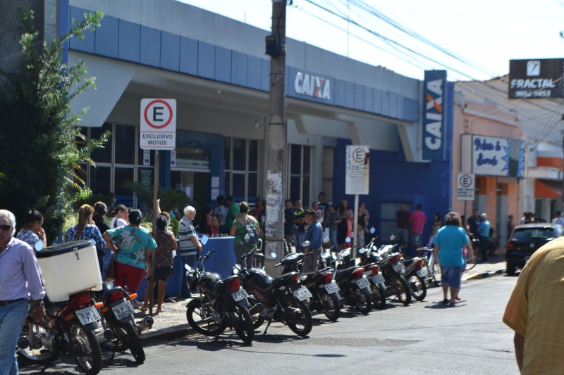 População relaxa na quarentena e volta deixar ruas centrais cheias