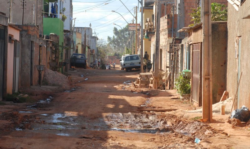 Um em cada dez domicílios no Brasil joga esgoto na natureza