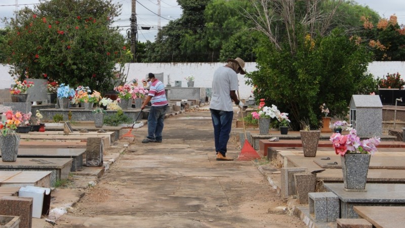 Prefeitura efetua reparos nos cemitérios para o Dia das Mães