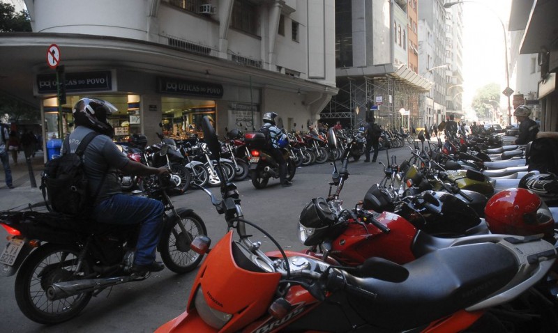 Produção de motocicletas cai 98% em abril