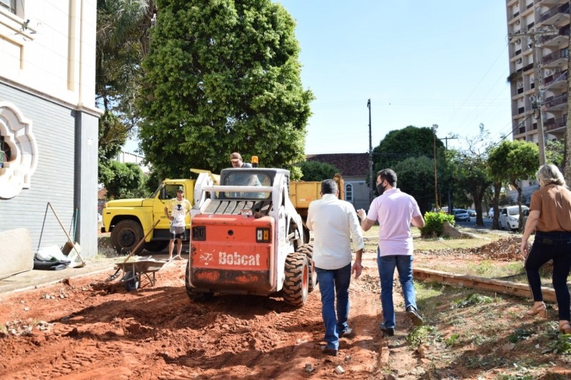 Iniciadas as obras de reformas da Praça Dom Bosco