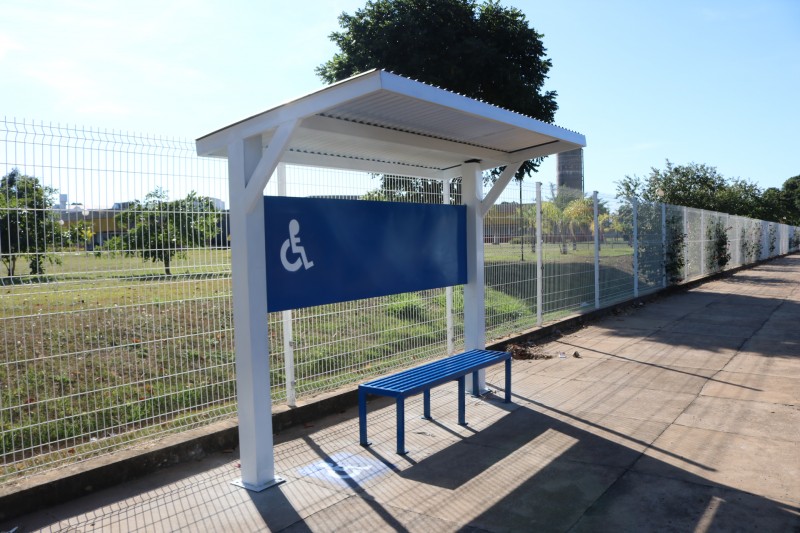 Efetivado atendimento com coberturas para pontos de ônibus