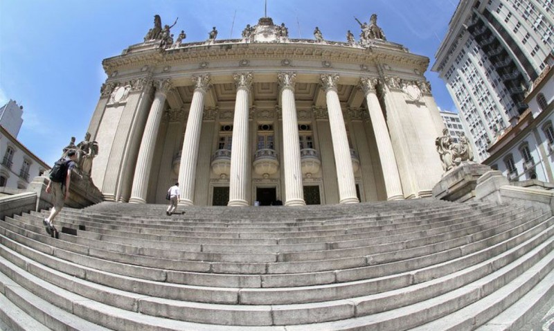 Deputados afastados retomam mandatos na Alerj após decisão do STF