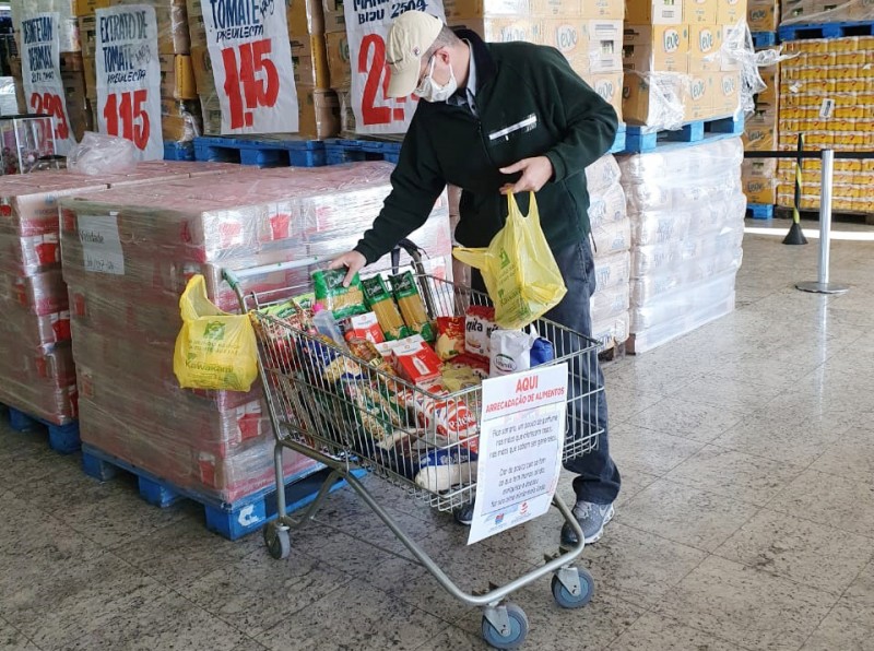 Super campanha arrecada agasalhos e alimentos neste sábado