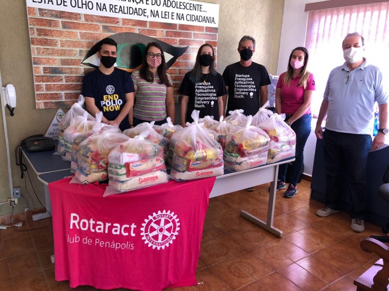 Rotaract e Delivery Much destinam mais de uma tonelada de alimentos às famílias